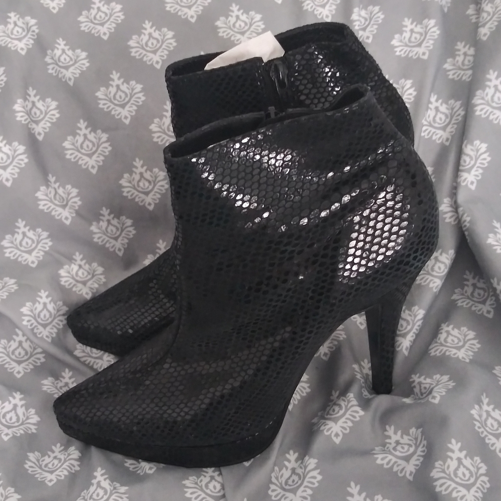 Womens steve Madden booties